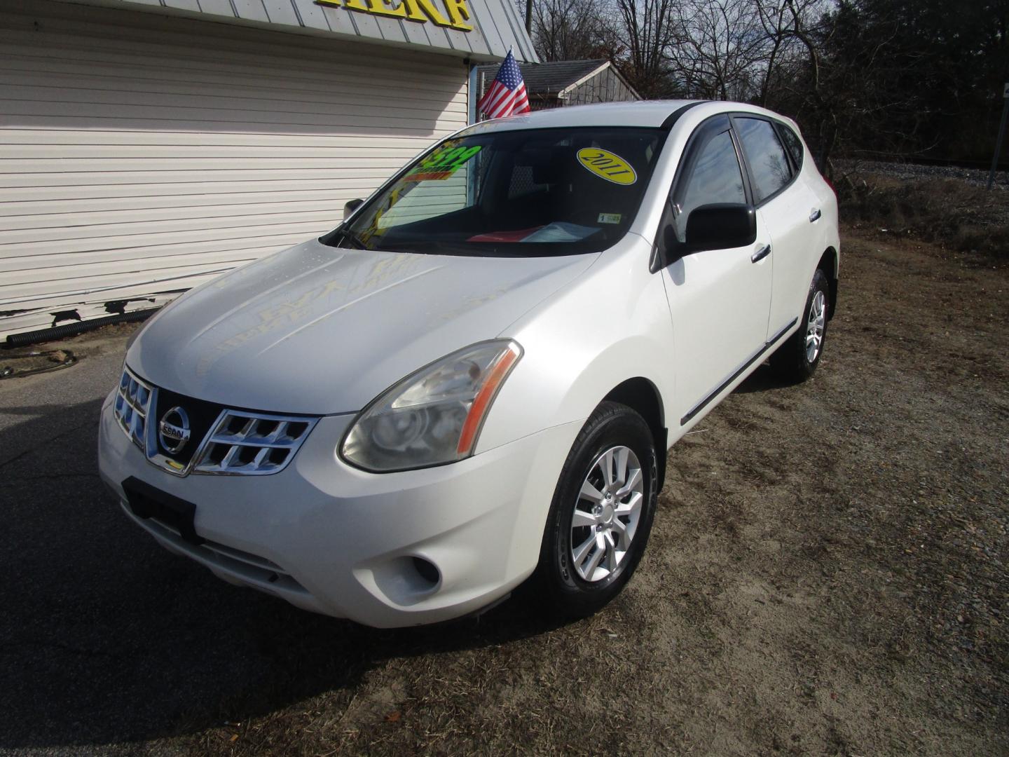 2011 White Nissan Rogue S AWD (JN8AS5MV7BW) with an 2.5L L4 DOHC 16V engine, CVT transmission, located at 2553 Airline Blvd, Portsmouth, VA, 23701, (757) 488-8331, 36.813889, -76.357597 - Down Payment: $599 Weekly Payment: $100 APR: 23.9% Repayment Terms: 42 Months ***CALL ELIZABETH SMITH - DIRECTOR OF MARKETING @ 757-488-8331 TO SCHEDULE YOUR APPOINTMENT TODAY AND GET PRE-APPROVED RIGHT OVER THE PHONE*** - Photo#1